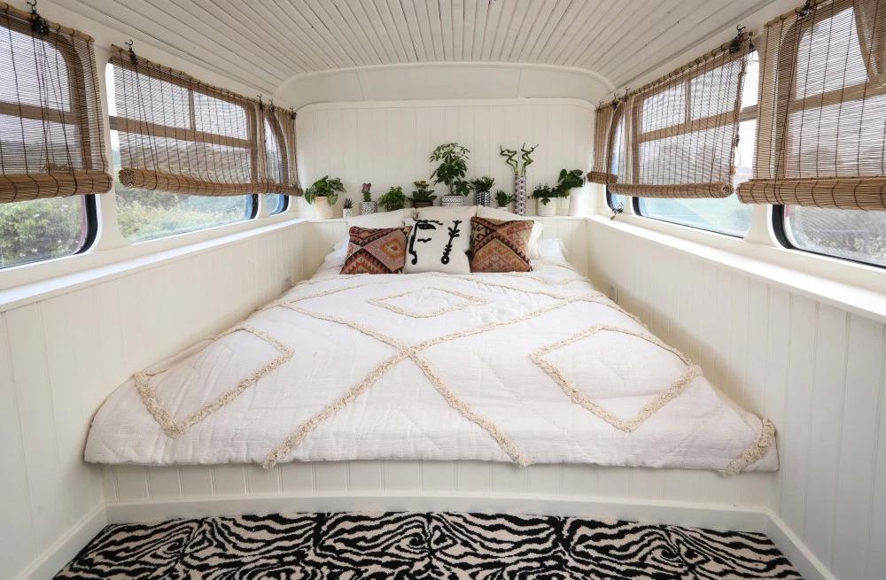 Spice Girl Bus Airbnb