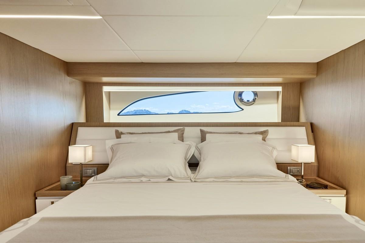 Solaris Power 55 yacht