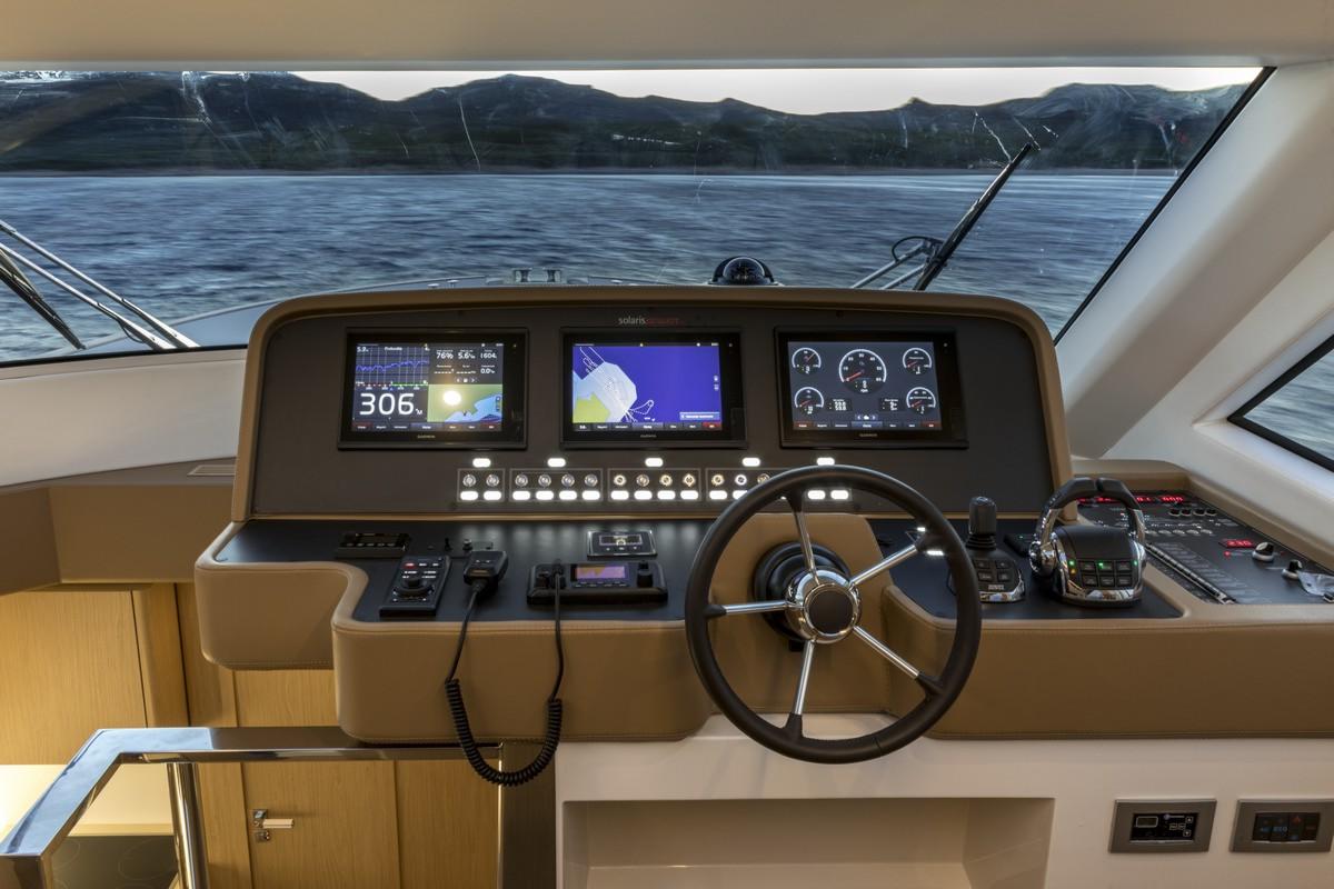 Solaris Power 55 yacht