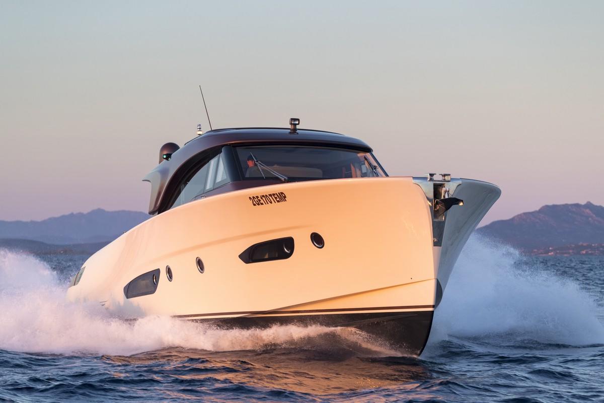 Solaris Power 55 yacht