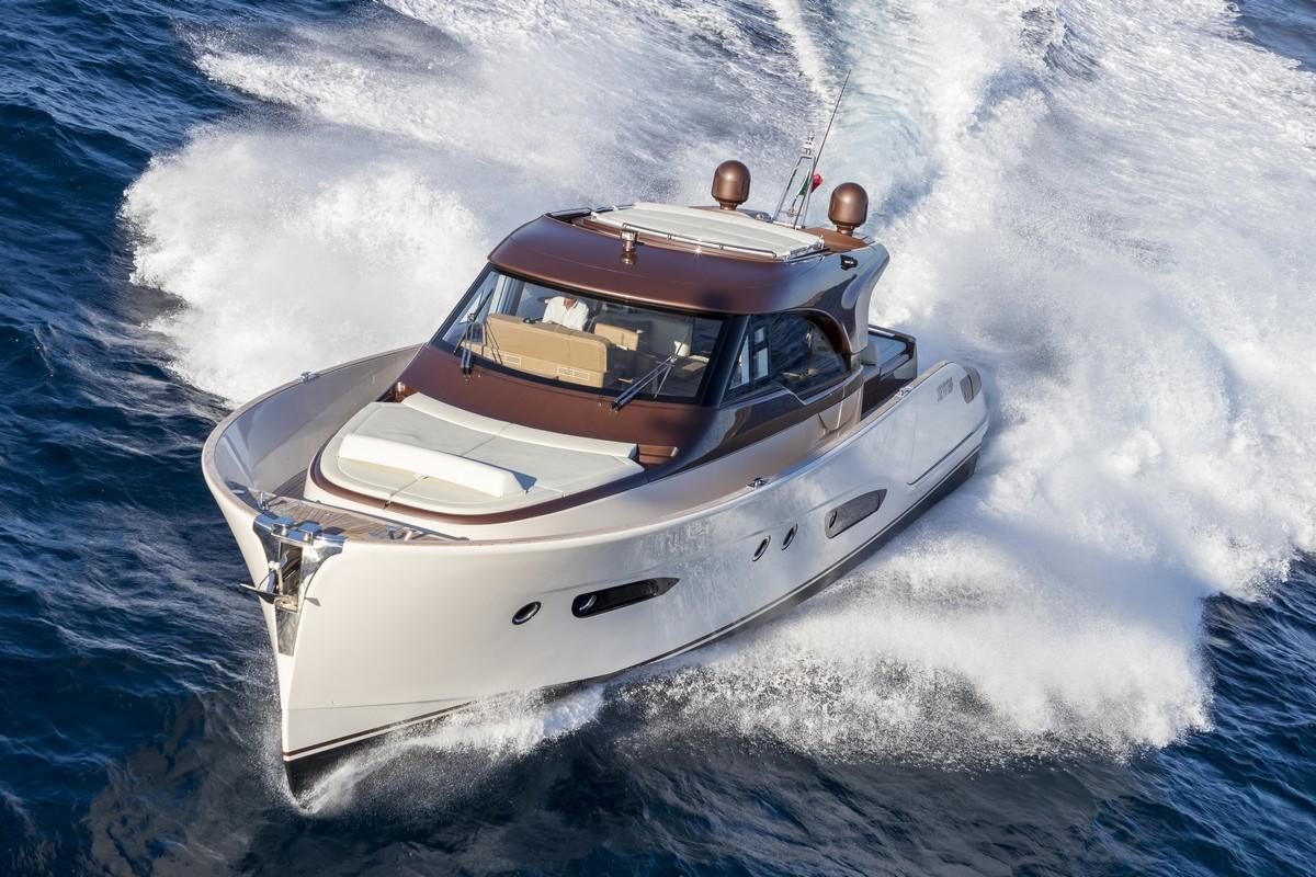 Solaris Power 55 yacht