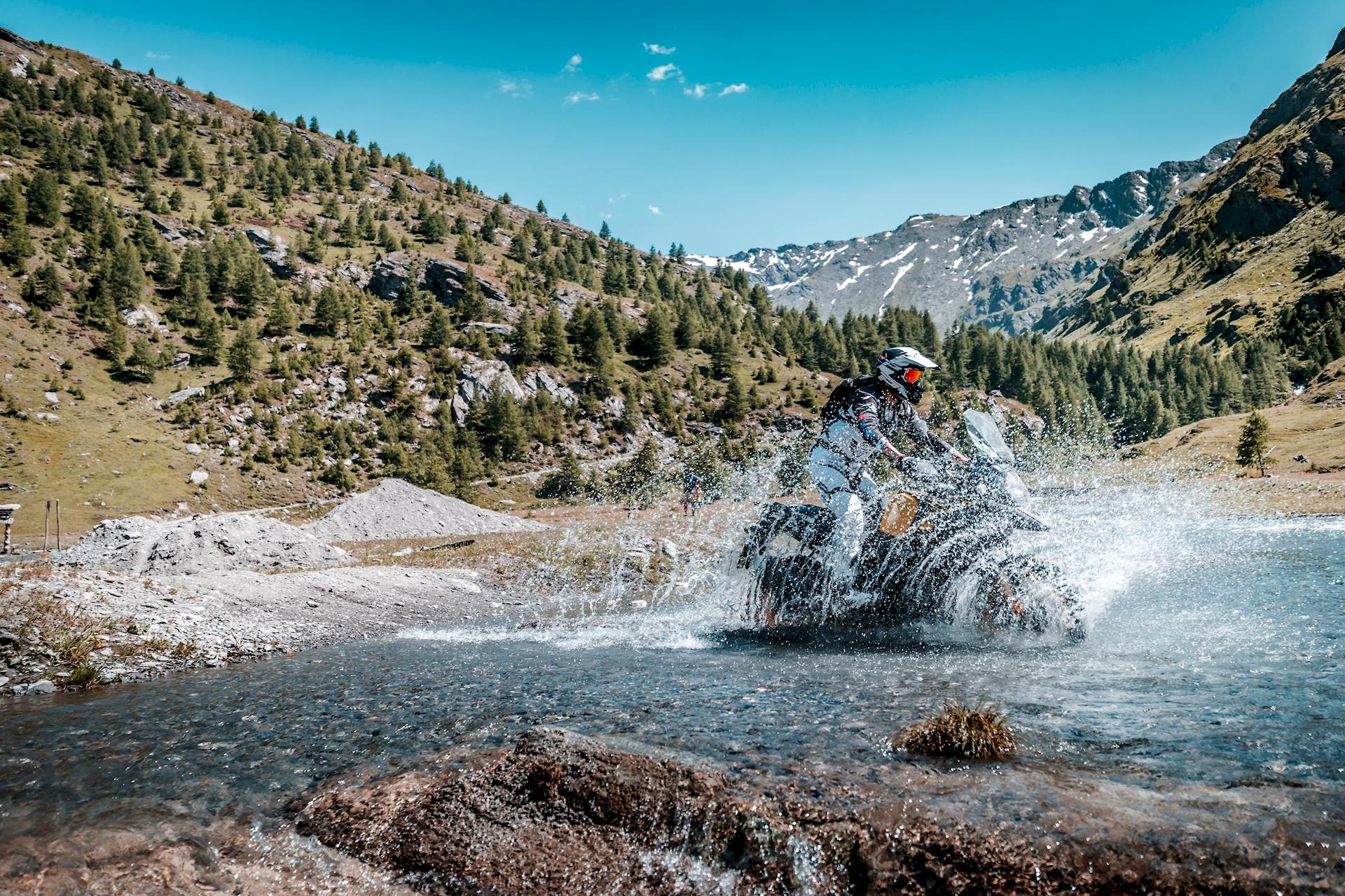 Suzuki V-Strom Academy