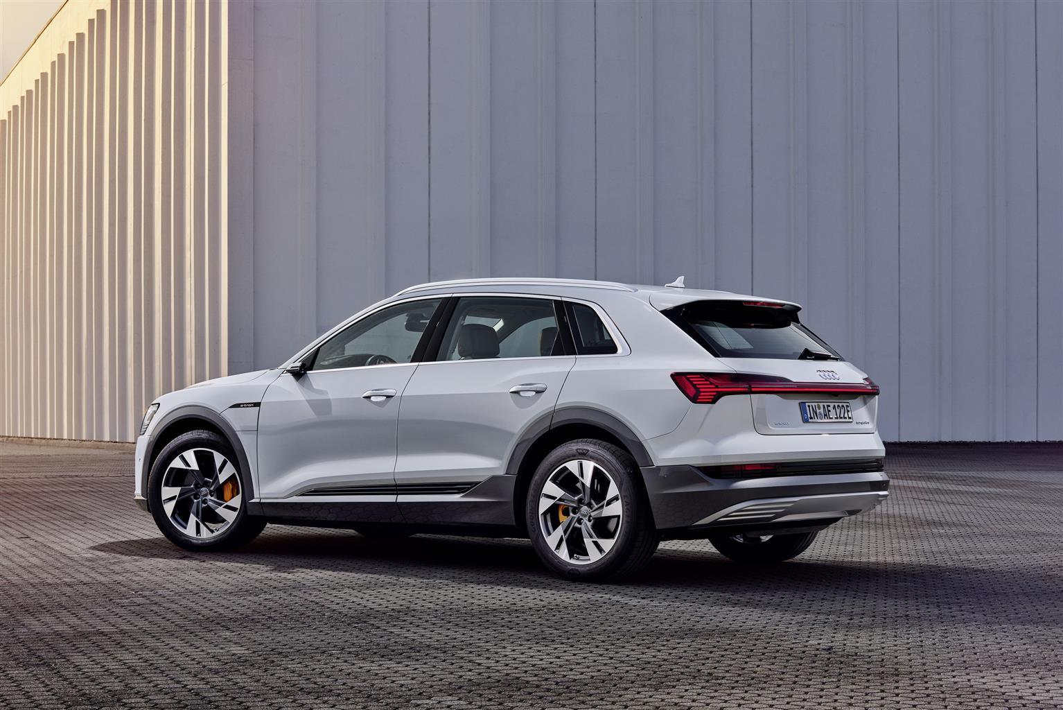 Nuova Audi e-tron 50 quattro