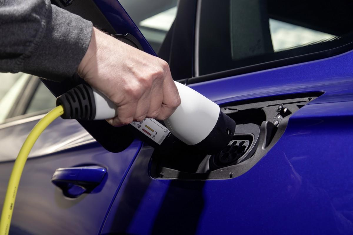 Volkswagen Touareg R 2020