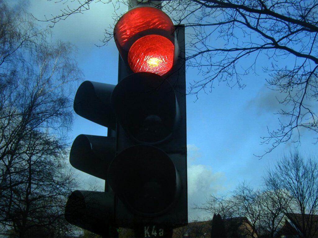 Semaforo rosso traffic light segnale di stop sicurezza stradale.