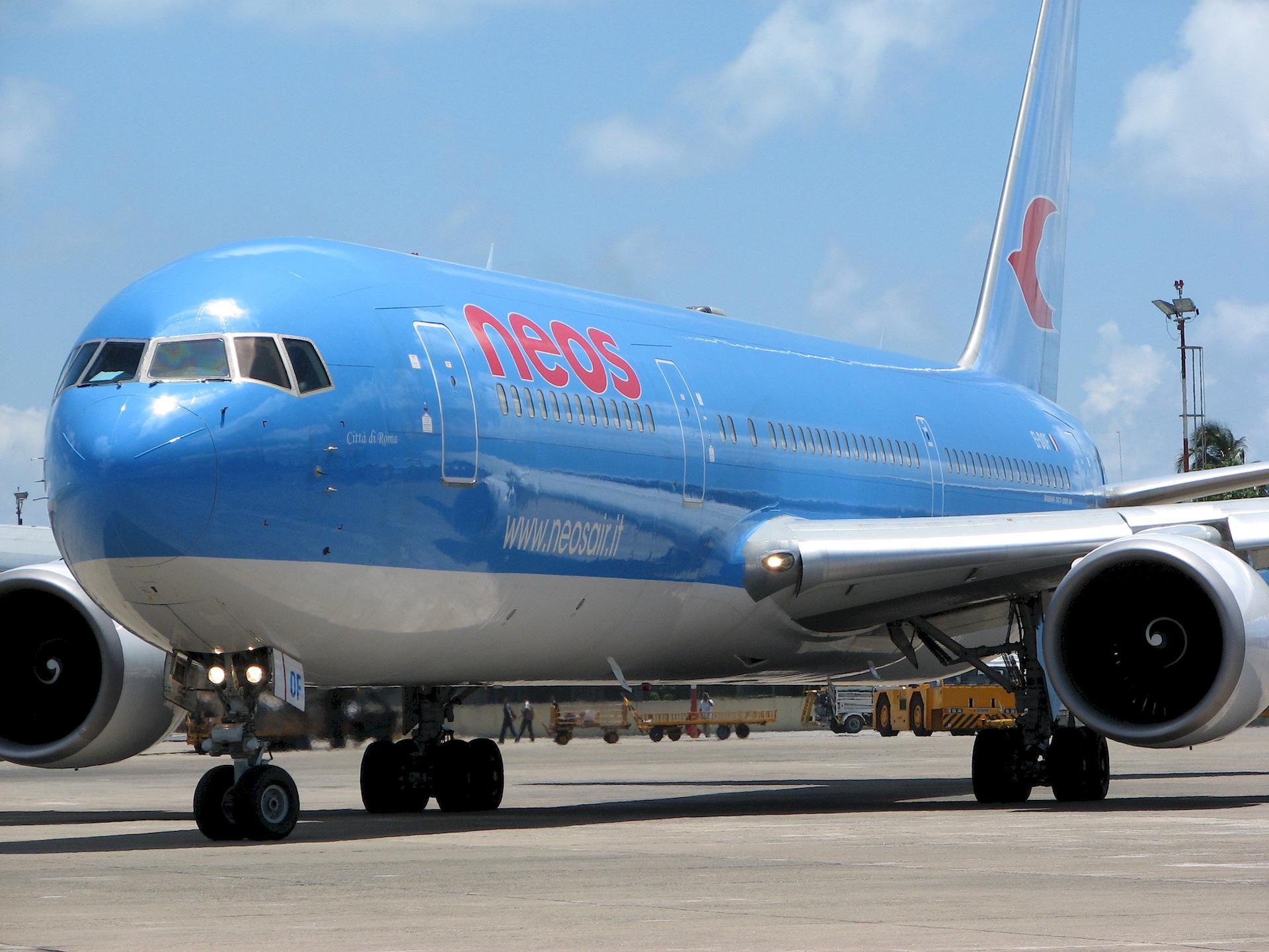 neos boeing 767