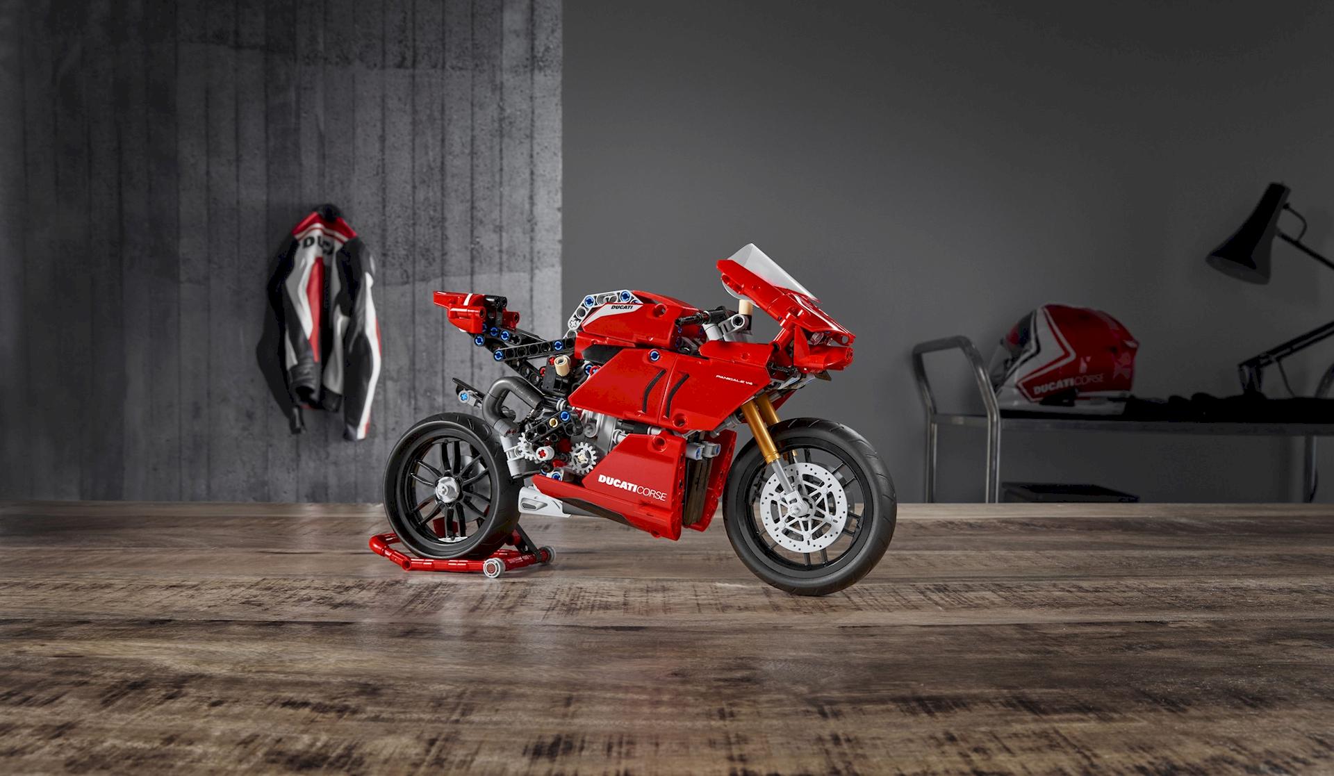 Ducati Panigale V4 R LEGO Technic
