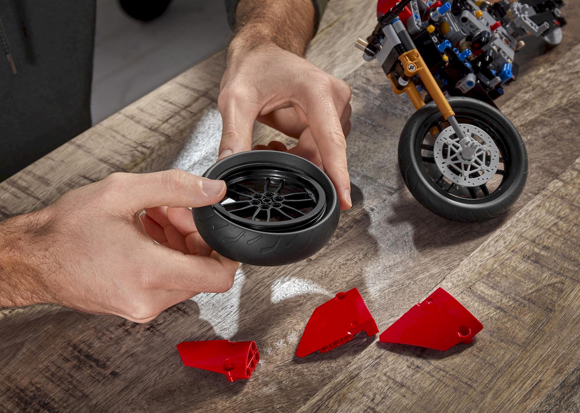 Ducati Panigale V4 R LEGO Technic