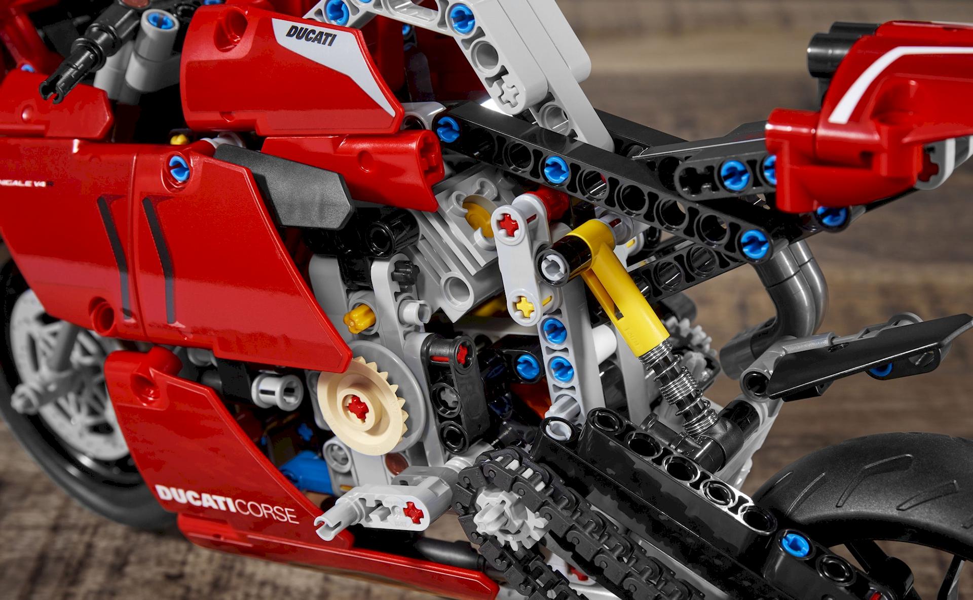 Ducati Panigale V4 R LEGO Technic