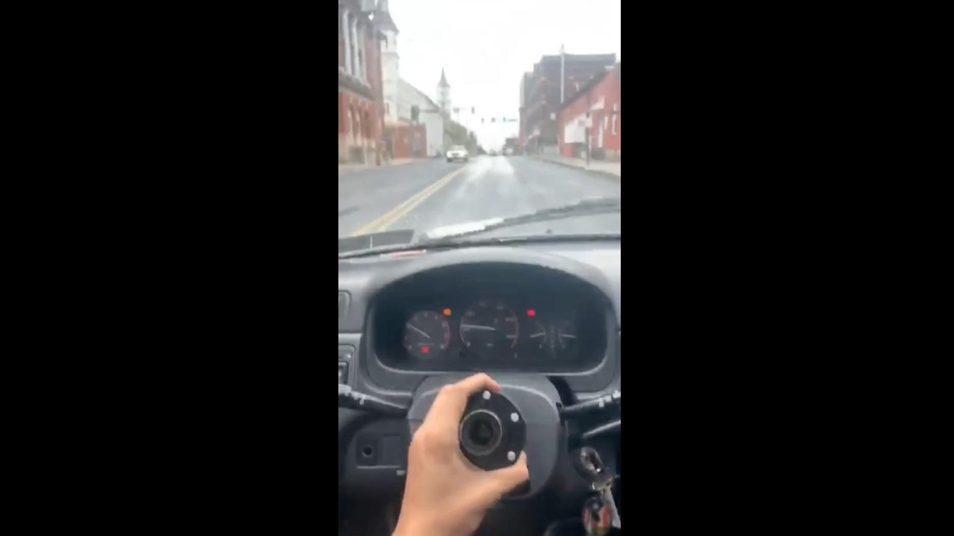 guidare senza volante