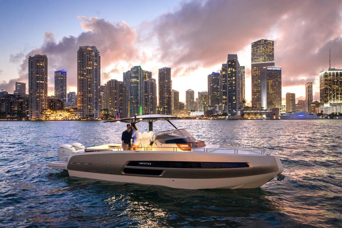 Invictus Yachts GT370S