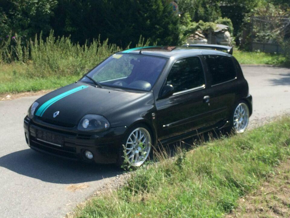 "Renault Clio 2 2.0 Sport RS"