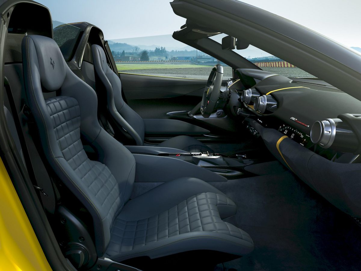 Ferrari 812 Competizione Interni