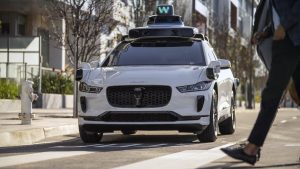 Le auto a guida autonoma Waymo hanno ridotto incidenti gravi ridotti del 91%, nonostante tutto