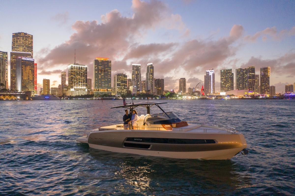 Miami International Boat Show 2022 Invictus Yacht