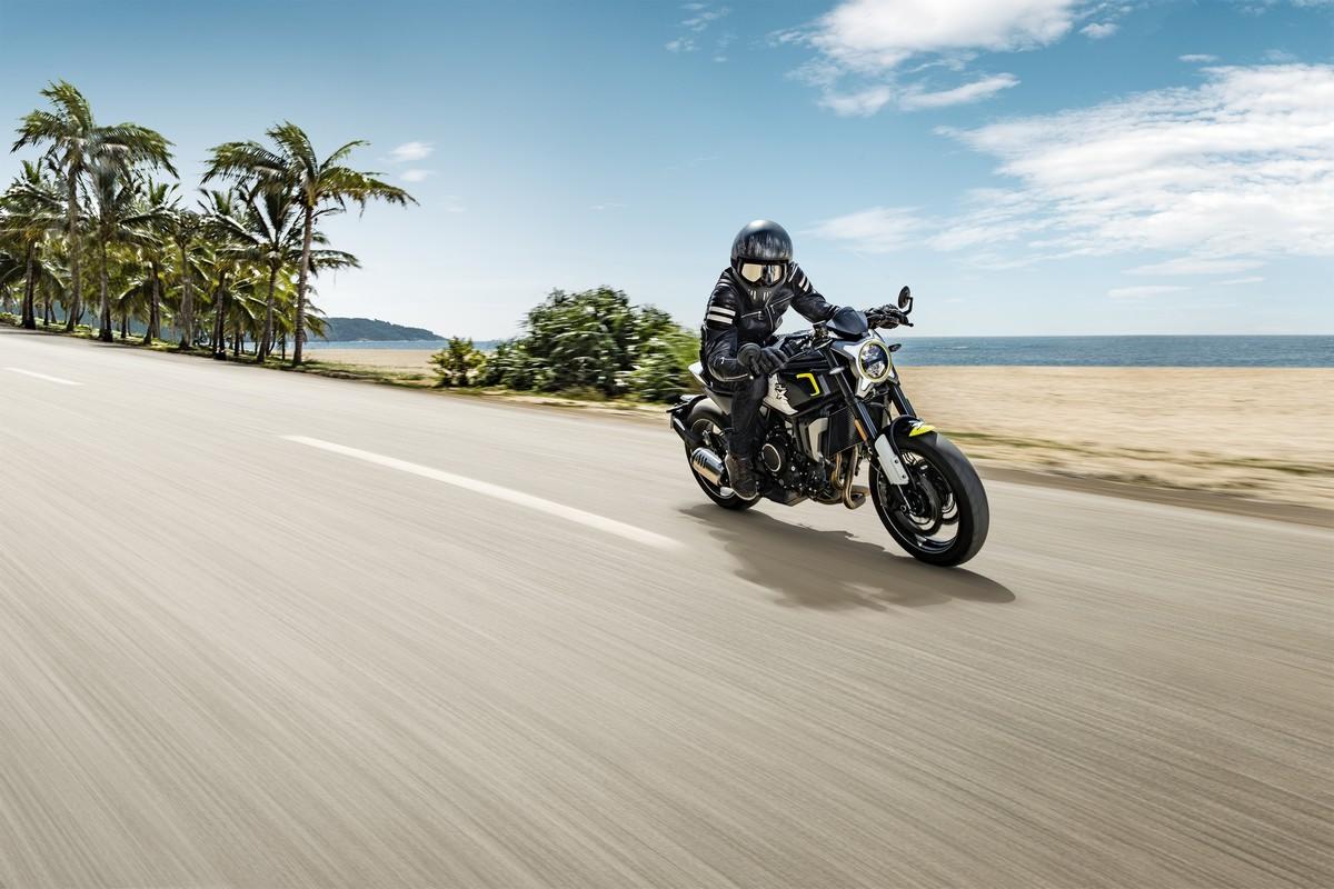 CFMOTO 700CL-X Sport