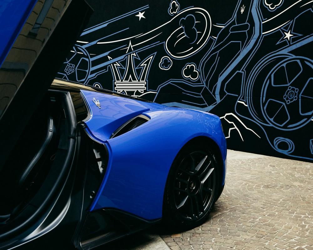 Maserati MC20 Alcantara