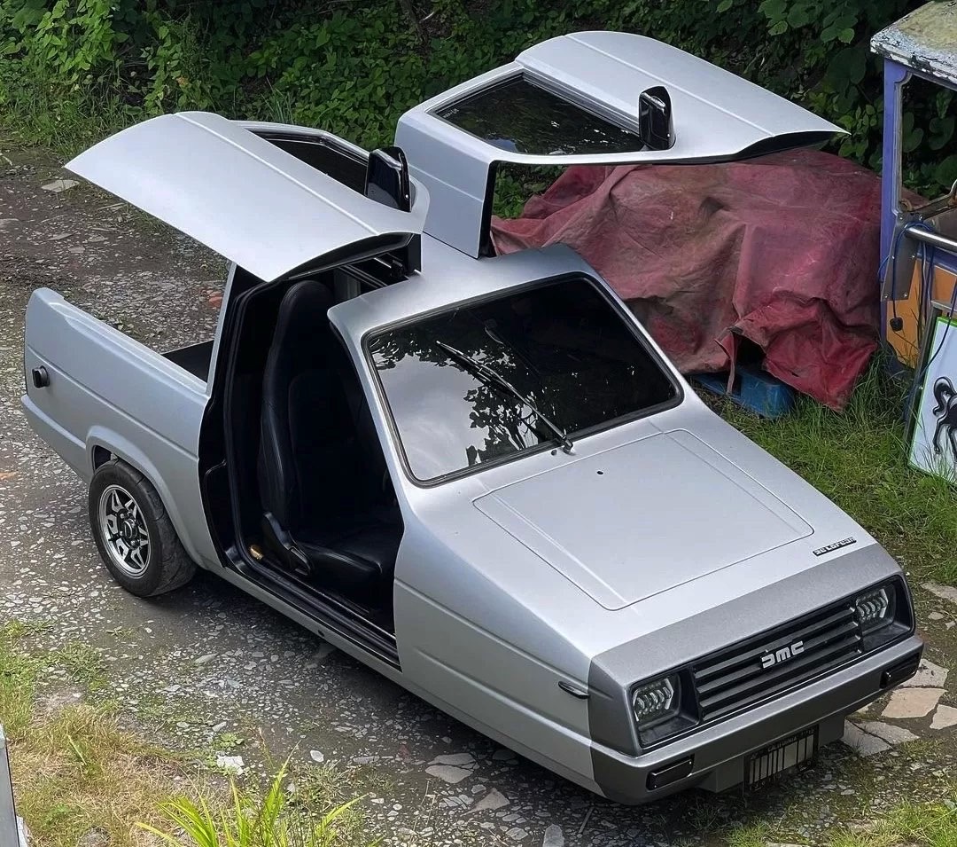 DeLorean DMC-21