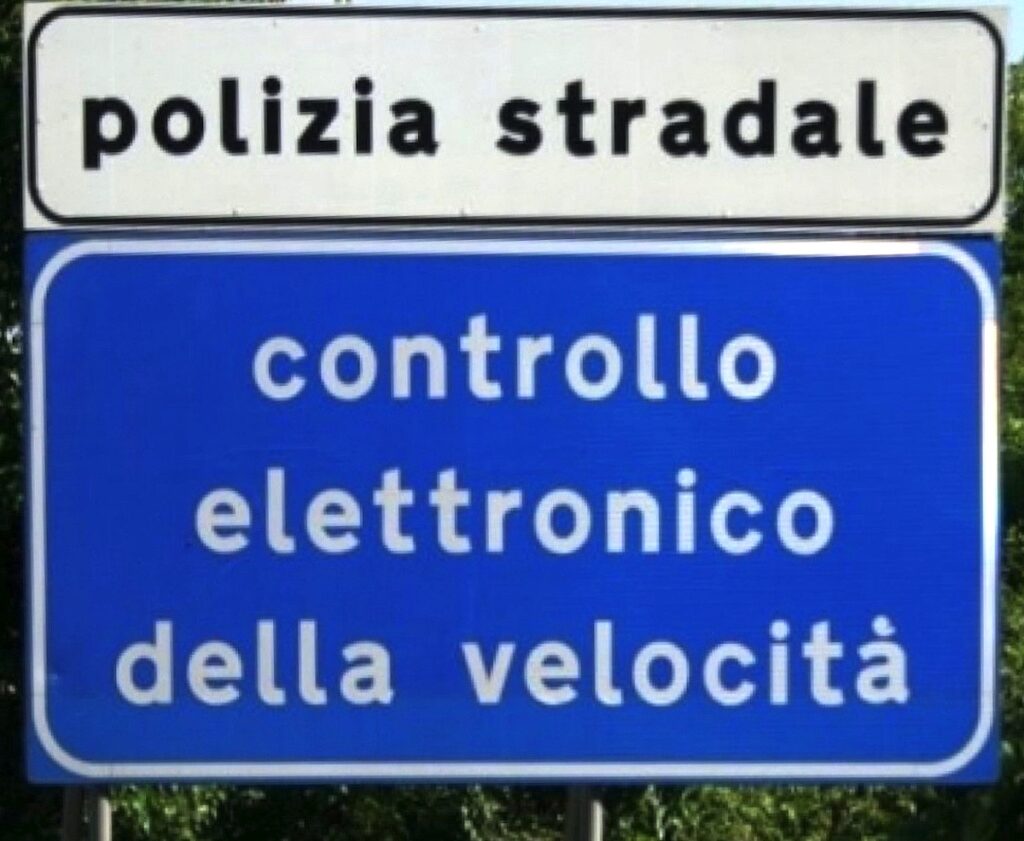 Cartello autovelox sistema di monitoraggio della velocità dei veicoli per la sicurezza stradale e il controllo del traffico.