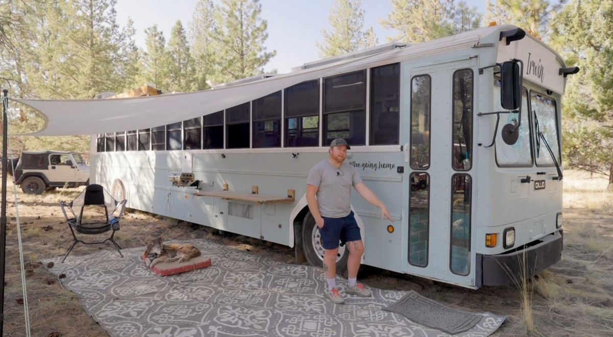 Come trasformare uno scuolabus in camper