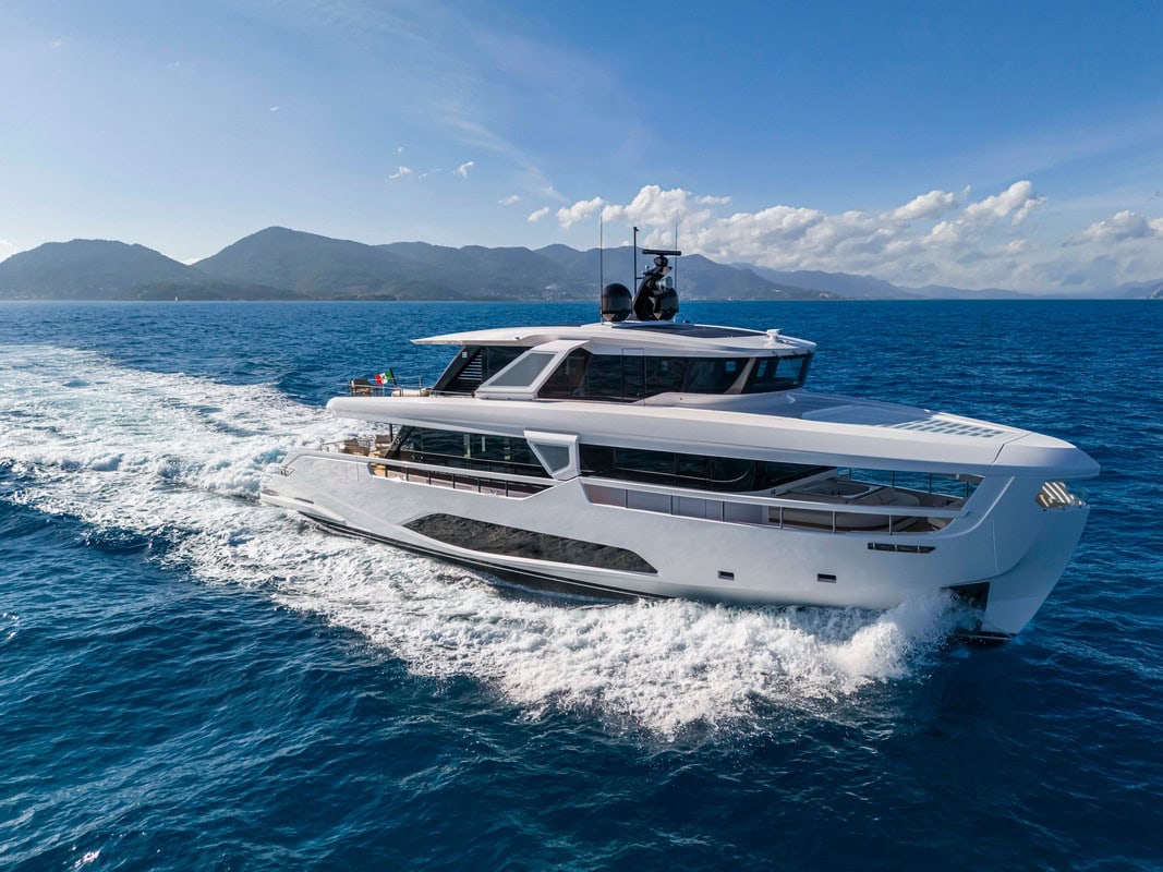 Ferretti Yachts Infynito 90