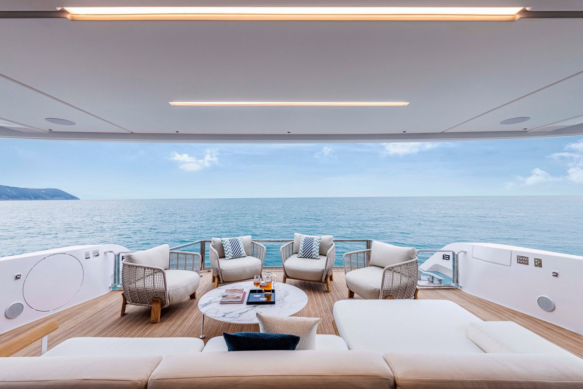 Ferretti Yachts Infynito 90