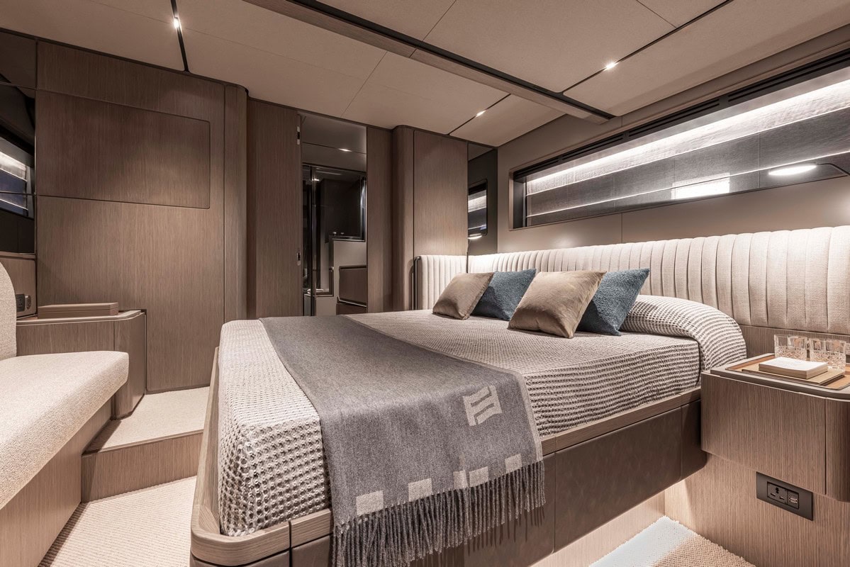 Ferretti Yachts Infynito 90