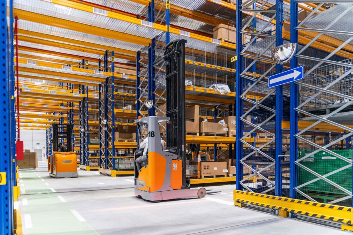 nuovissimo Centro di Distribuzione Europeo del Gruppo Renault