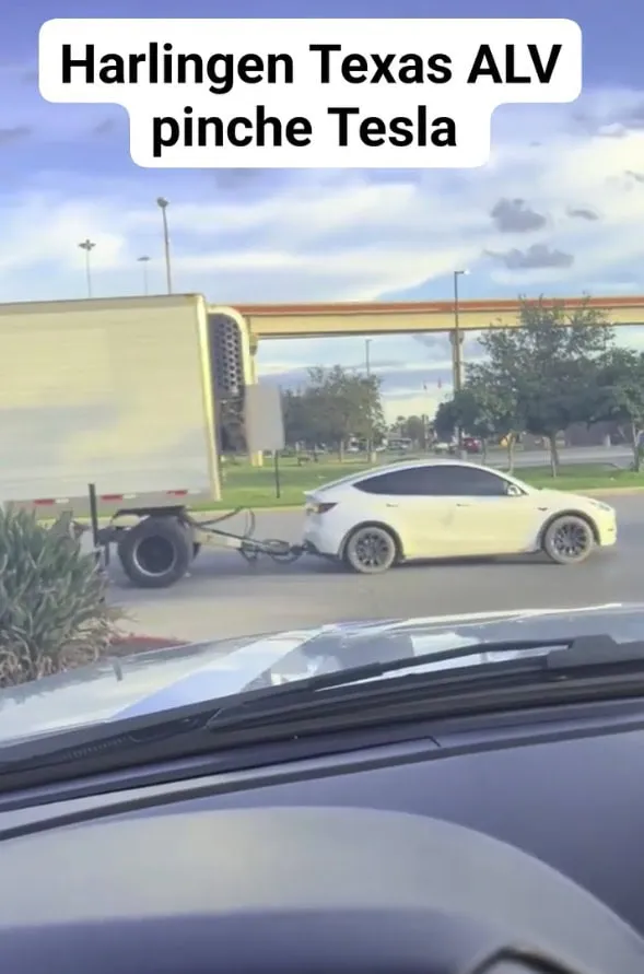 tesla traina rimorchio