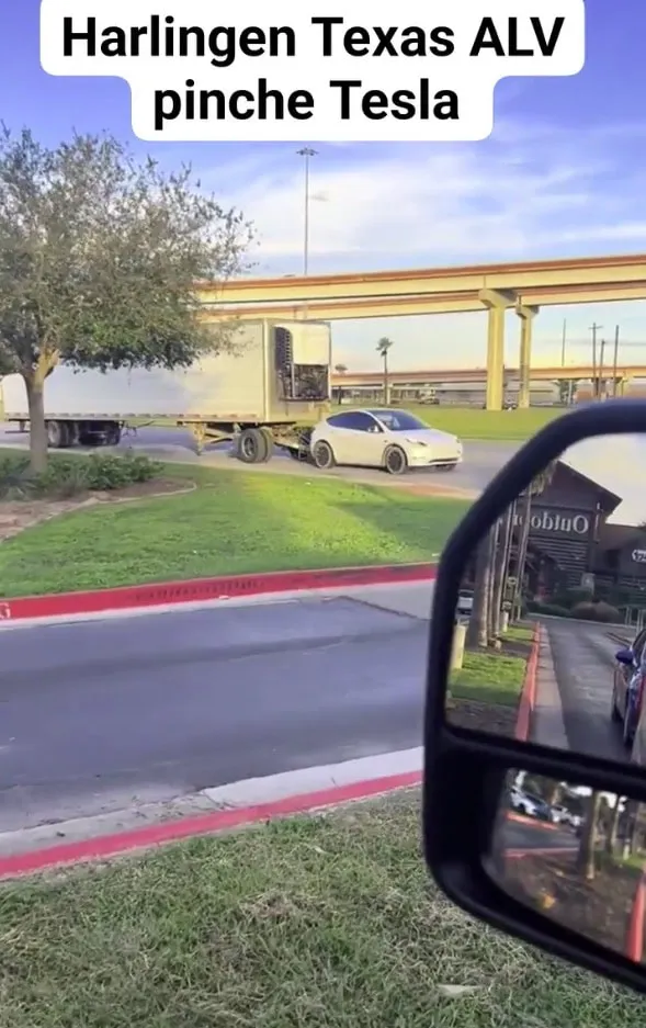 tesla traina rimorchio