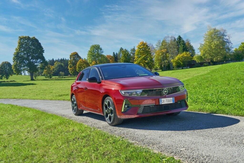Opel Astra Hybrid 2024