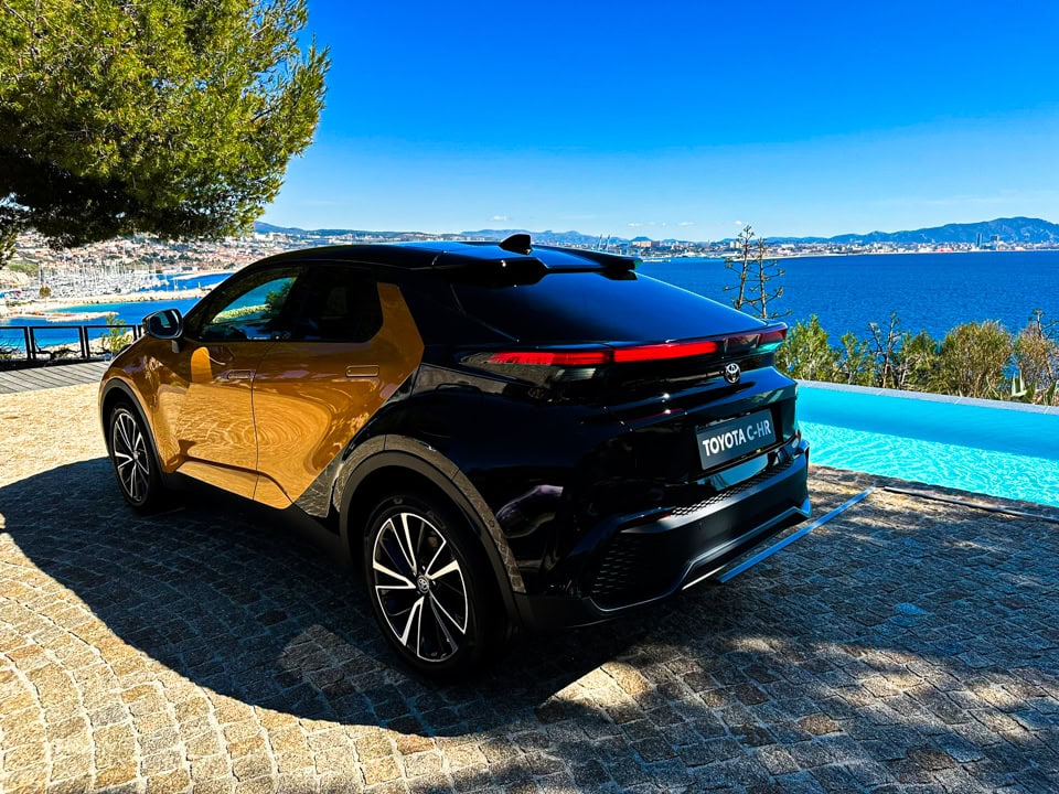 TOYOTA C-HR PHEV