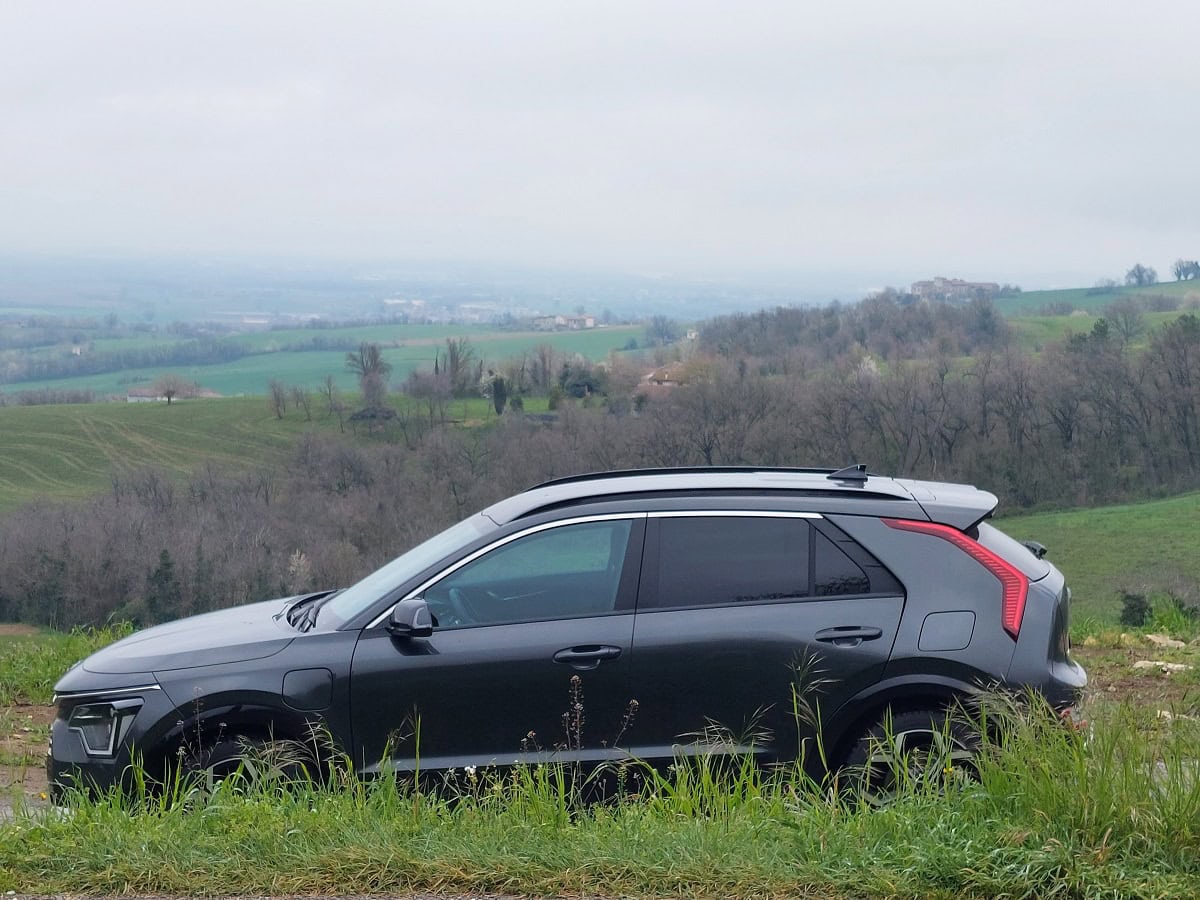 Kia Niro ibrida plug in fiancata