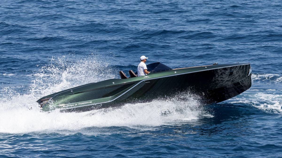 Equipaggiato con motorizzazione derivata dalla Porsche Macan elettrica