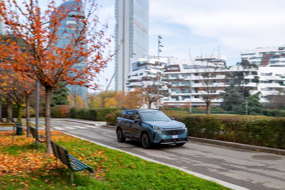 Nuovo Peugeot E-5008