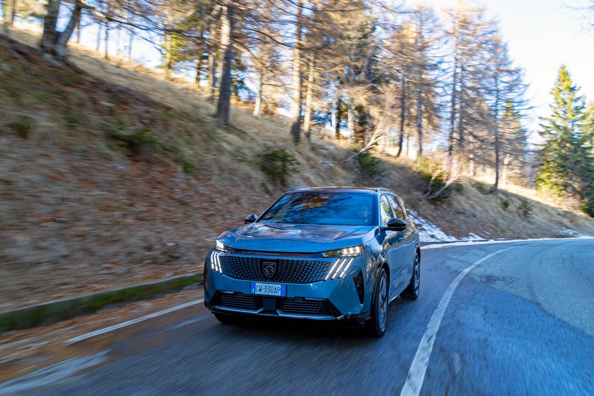 Nuovo Peugeot E-5008