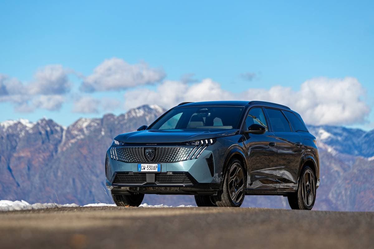 Nuovo Peugeot E-5008