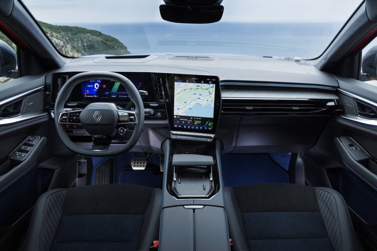 Renault Rafale Plug-in Hybrid E-Tech 300 interni