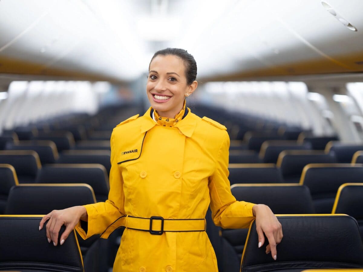 ryanair cabin crew