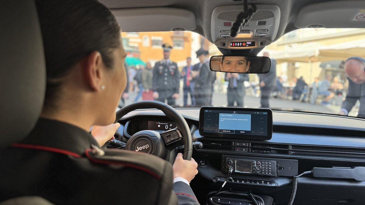 jeep avenger carabinieri