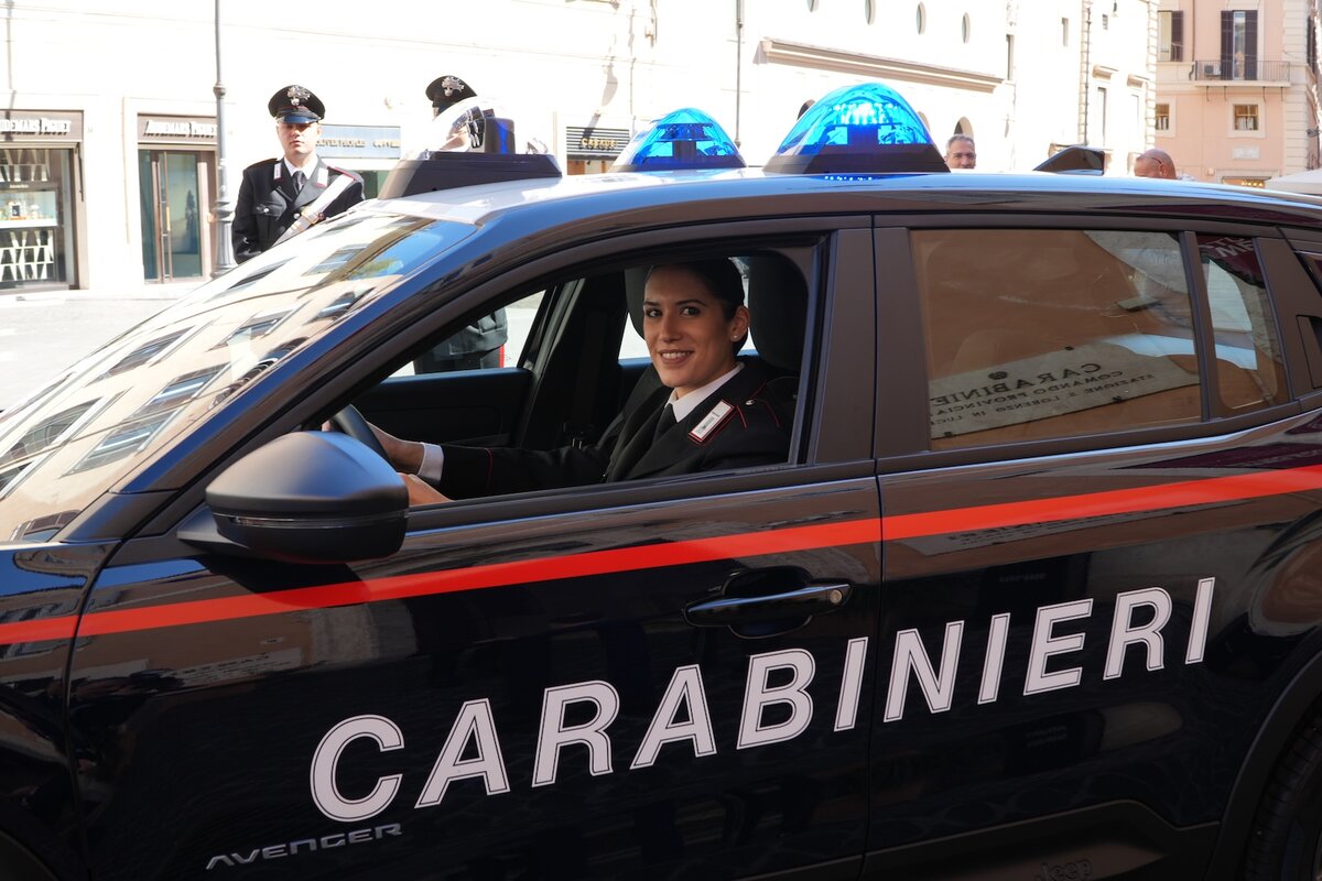 jeep avenger carabinieri
