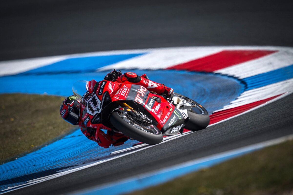 nicolo bulega ducati sbk 2025