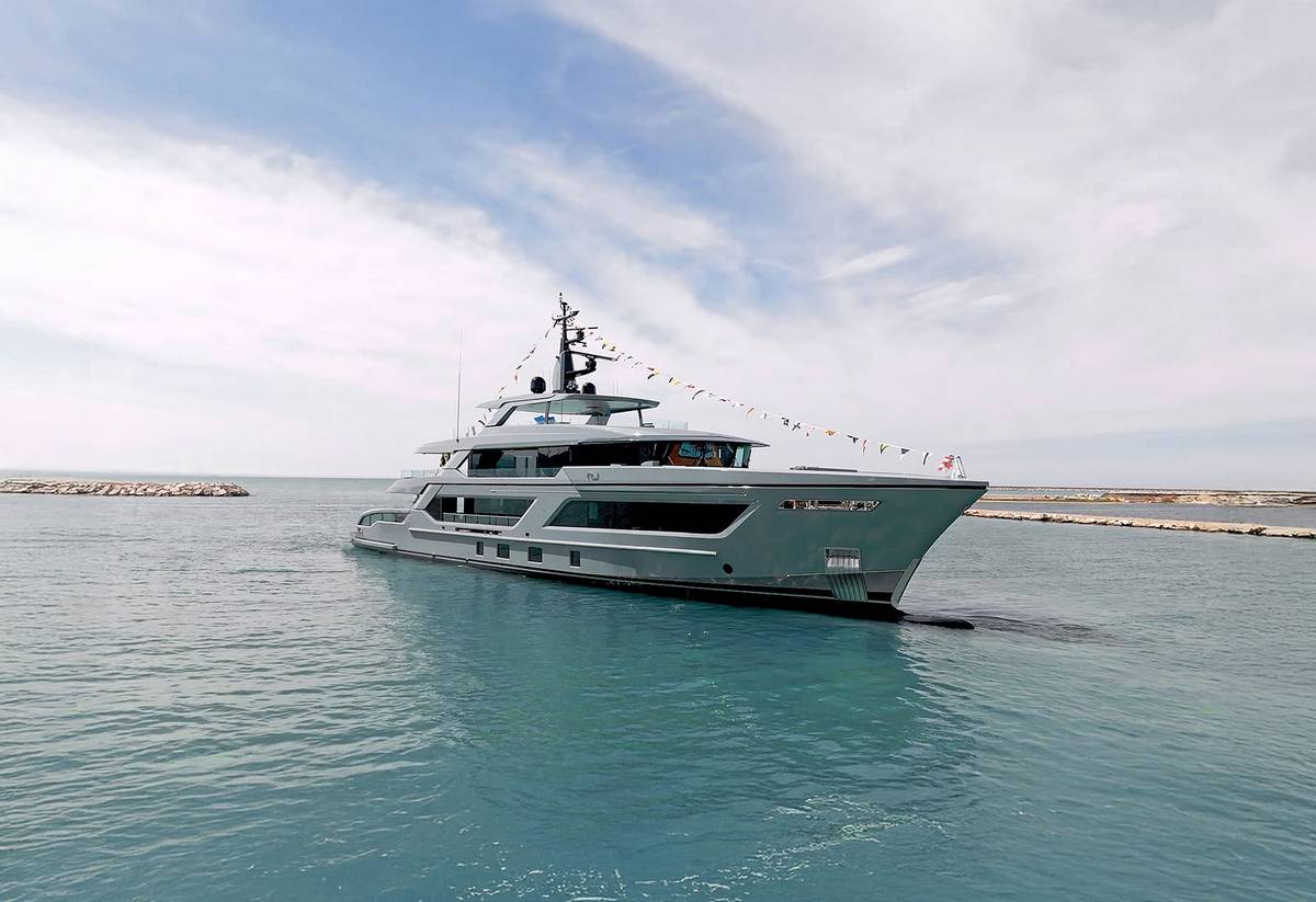 Cantiere delle Marche RJ155