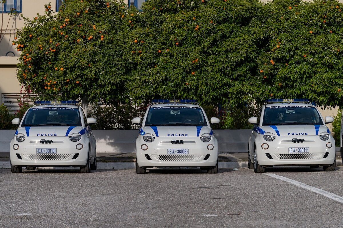 Fiat 500 elettrica polizia grecia front