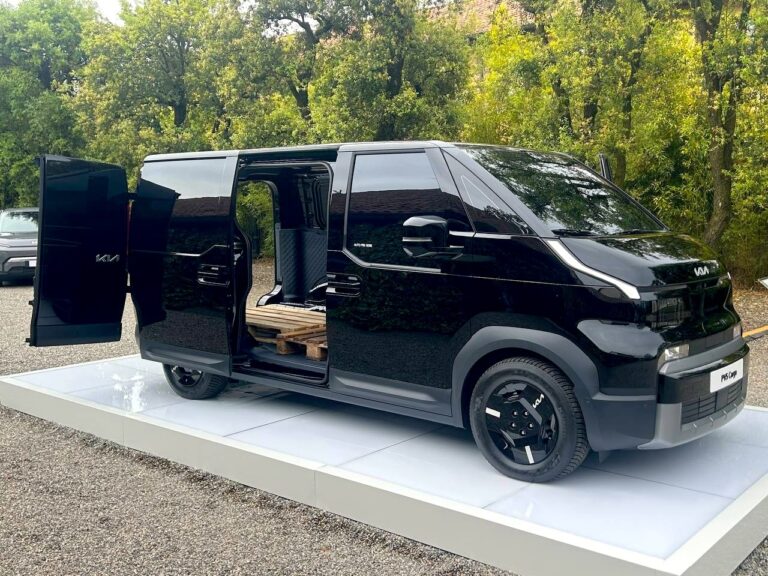 Kia PV5: prenotazioni aperte per il van elettrico modulare