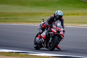 bezzecchi aprilia motogp 2025