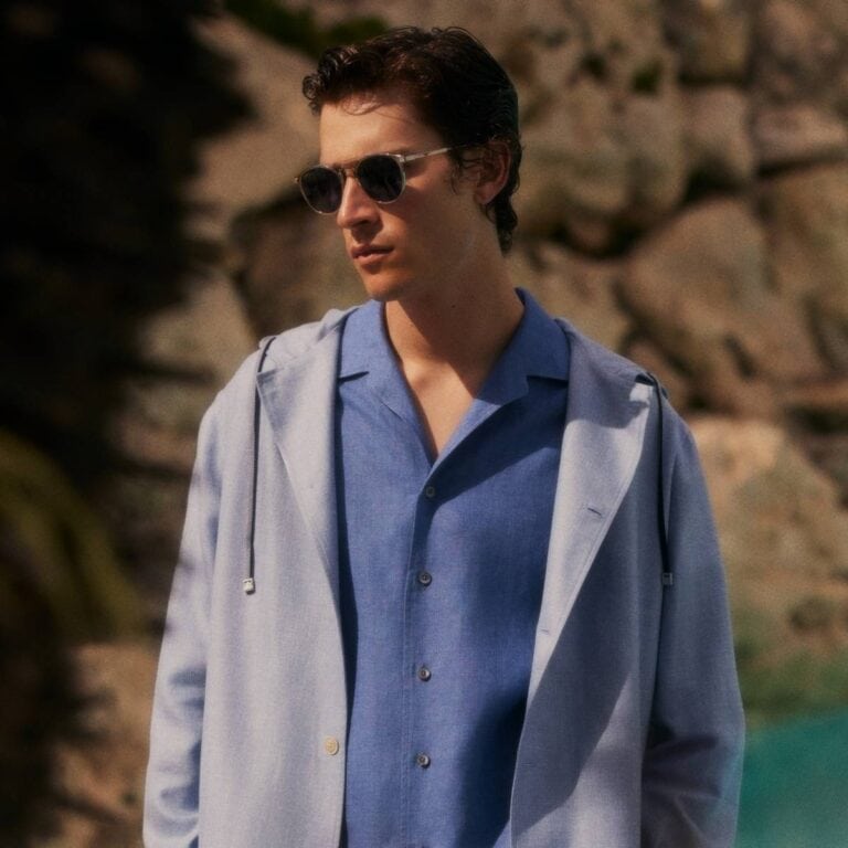 Brett Johnson primavera estate 2026: eleganza consapevole dal Peloponneso