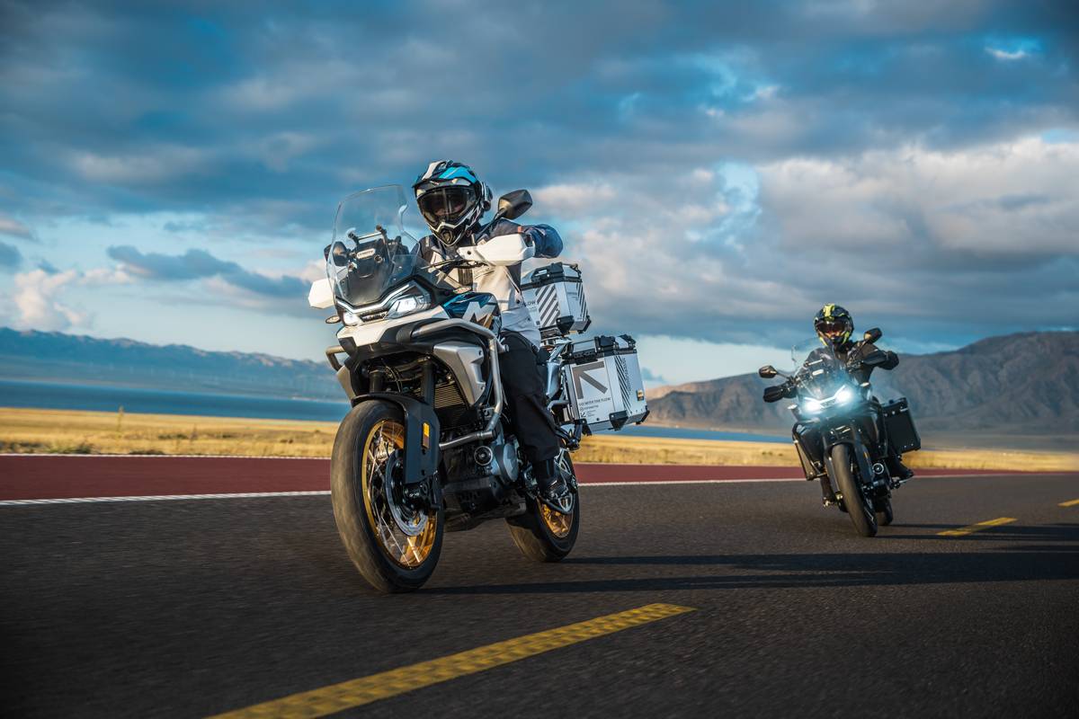 CFMOTO 700MT ADV 2025