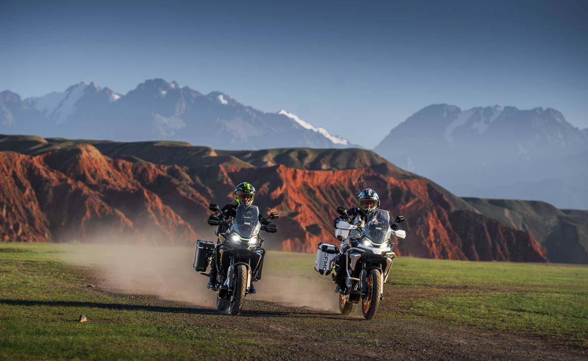 CFMOTO 700MT ADV 2025