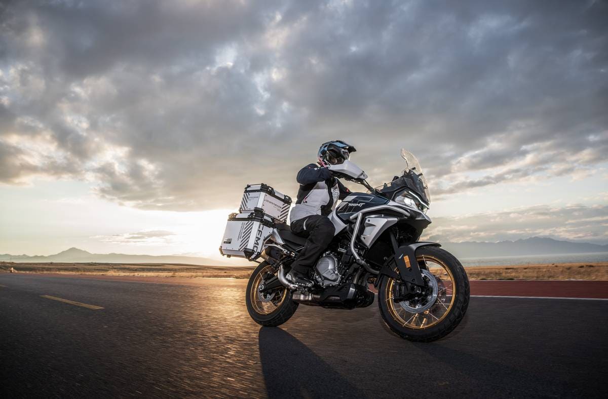 CFMOTO 700MT ADV 2025